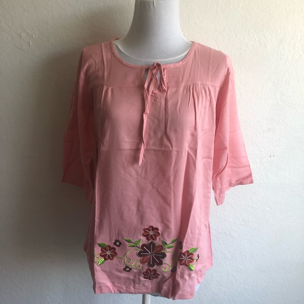 Lace trimmed flowers design blouse